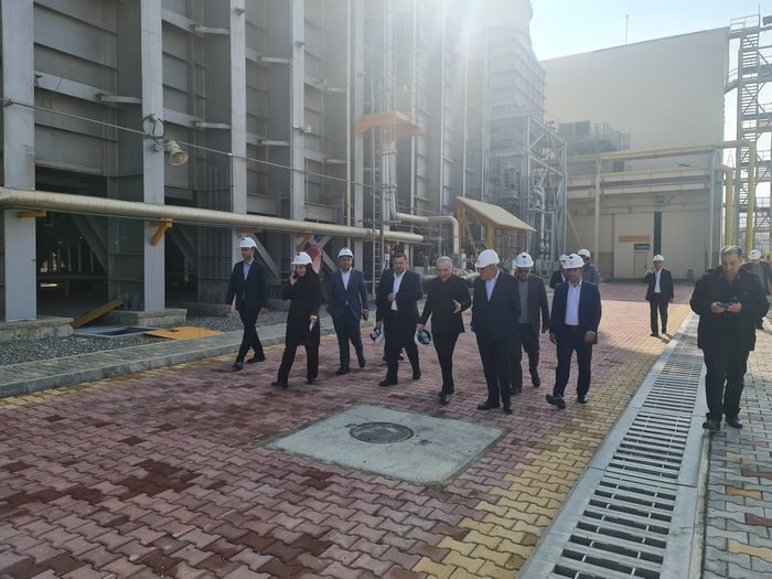 بازدید مدیران بانك صنعت و معدن از بزرگ‌ترین نیروگاه منطقه شمال‌غرب كشور و تأكید بر تقویت همكاری‌های اعتباری