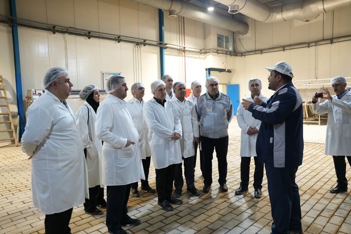 بازدید مدیران و عوامل بانك صنعت و معدن از مجتمع تولیدی پگاه آذربایجان‌غربی