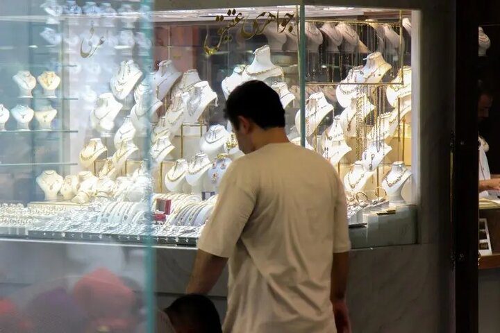 کاهش ۴۰ درصدی تولید طلا؛ بازار در تردید