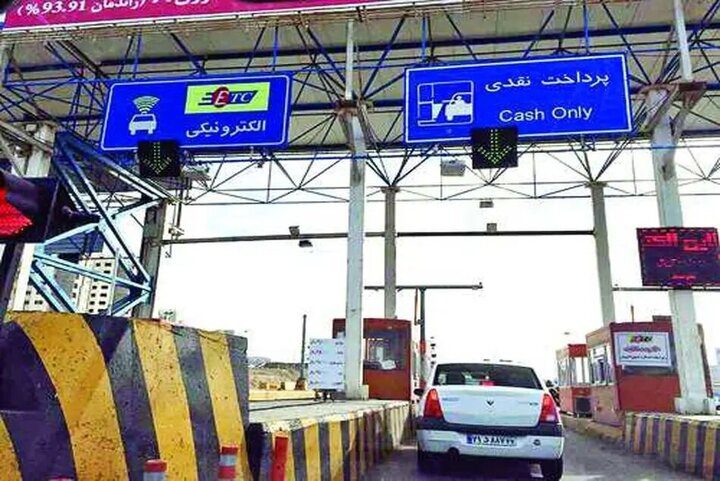 تلاش برای بازگرداندن ۷۰۰۰ مسافر حج عمره به کشور/ مذاکره برای حذف عوارض تردد آزادراهها - تصویر