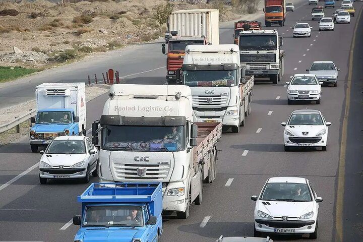 دستور وزیر راه برای اختصاص سوخت مضاعف به رانندگان کالاهای اساسی - تصویر
