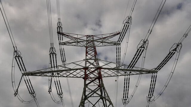 خبر مهم یک مقام ‌وزارت نیرو:هیچ تهدیدی مانع توقف چرخه تولید برق نمی‌شود - تصویر