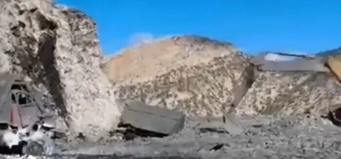 حمله هوایی به معدن کارخانه سیمان فیروزآباد فارس/دو نفر شهید شدند