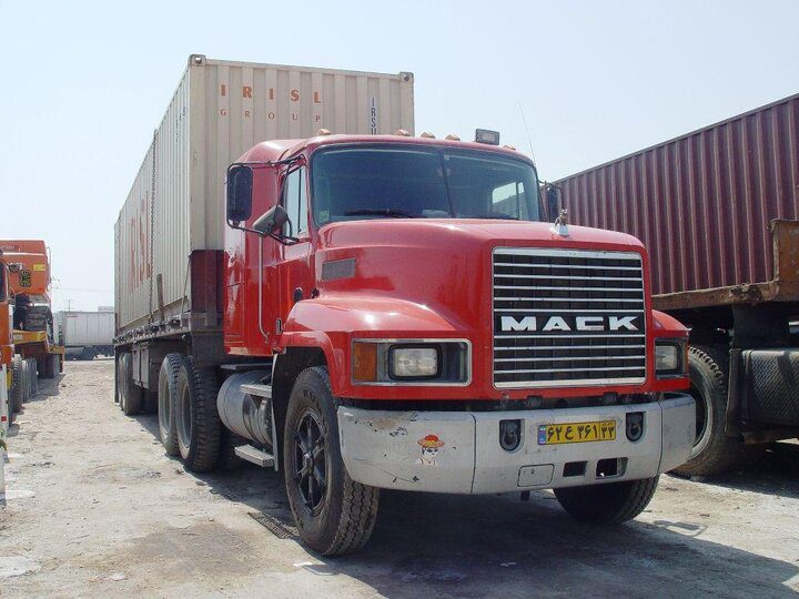 مرزهای شرقی چگونه دروازه تأمین کالا شدند؟ استاندار سیستان و بلوچستان توضیح داد