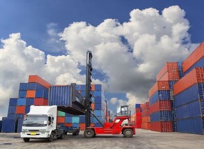 روزنامه شرق: محاصره دریایی نمی تواند زیان زیادی به ایران وارد کند چون بخش بزرگی از تجارت خارجی ایران زمینی است نه دریایی