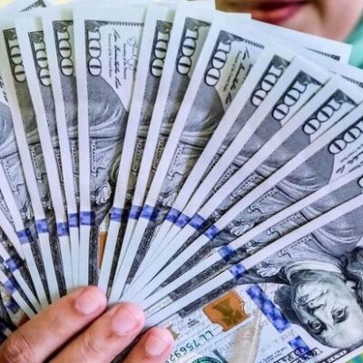 یک پیشبینی جدید درباره قیمت دلار در روزهای آینده/ دلار دوباره به کانال ۱۴۰ هزار تومان بازمیگردد؟