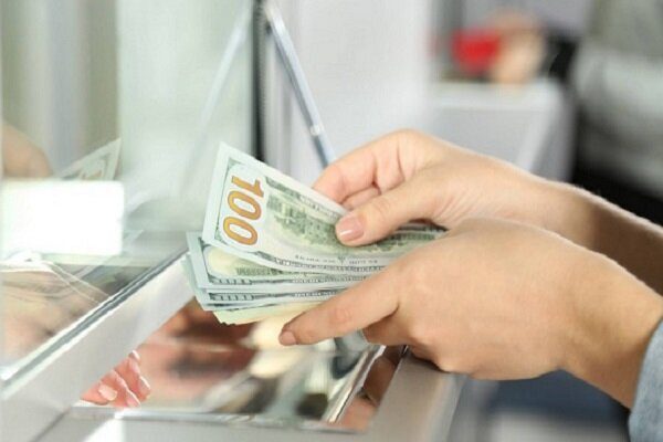 دریافت کارمزد دلالی برای فروش دلار! - تصویر