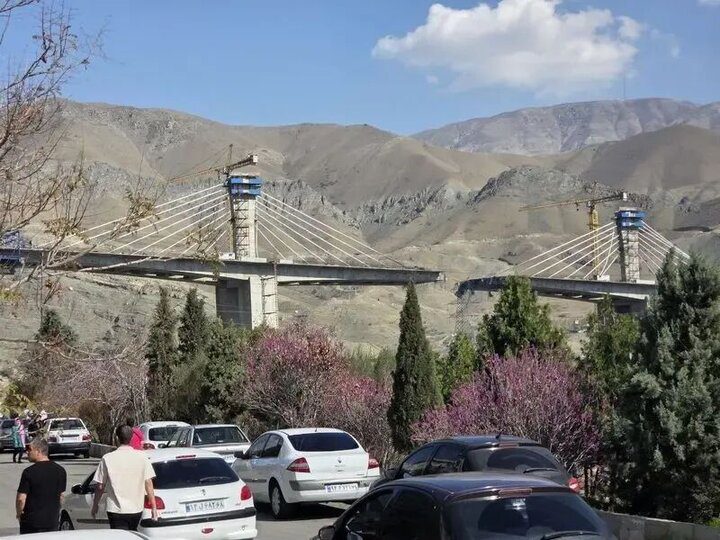 پل B۱ کرج هنوز افتتاح نشده بود/کاربرد پل کاستن از ترافیک منطقه بود - تصویر