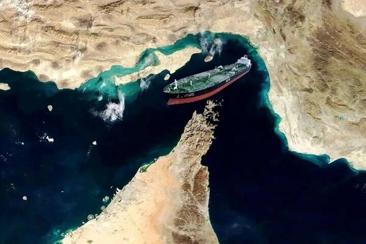 تنگه هرمز، غیر از عوارض عبور  آورده‌های دیگری هم برای اقتصاد ایران دارد؟ - تصویر