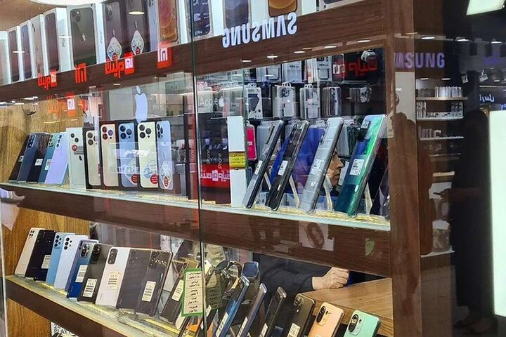 وضعیت قرمز بازار موبایل و لپتاپ؛ از گرانی و کمبود تا نرخ بالای ارز - تصویر