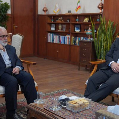 نشست مشترک مدیر عامل بانک ملی ایران با رییس کمیته امداد