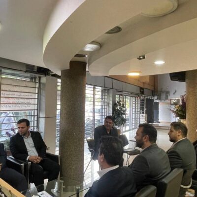 مدیرعامل بانک سرمایه به طور سرزده از شعبه میدان فاطمی و واحد مستقل ارزی غرب تهران بازدید کرد