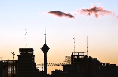 قیمت مسکن در تهران تا ۴۶۰ درصد جهش کرد/ موج گرانی به محله‌های مصرفی رسید/ روایت آماری از سنگین‌ترین دوره‌های افزایش قیمت مسکن در پایتخت - تصویر
