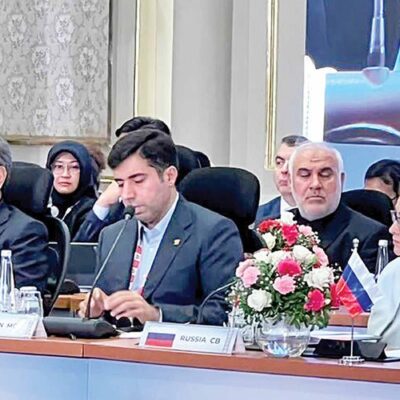 بانک دی همسو با تأکیدات همتی و توسعه همکاریهای مالی و زیرساختهای نوین بانکی