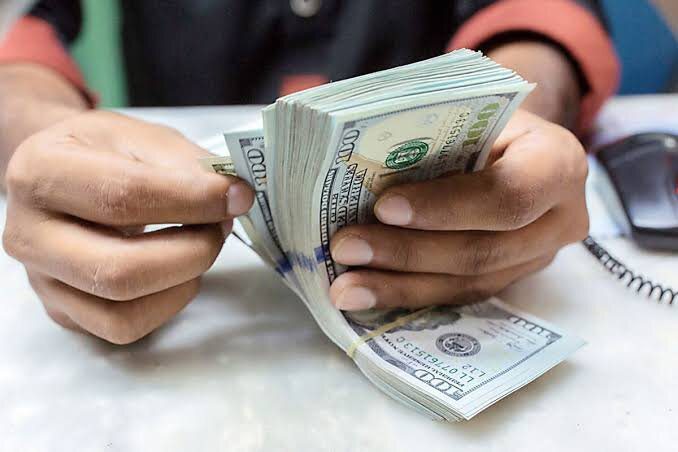 گرانی ارز، فرصت طلایی برای بانکهای ناتراز؟ - تصویر