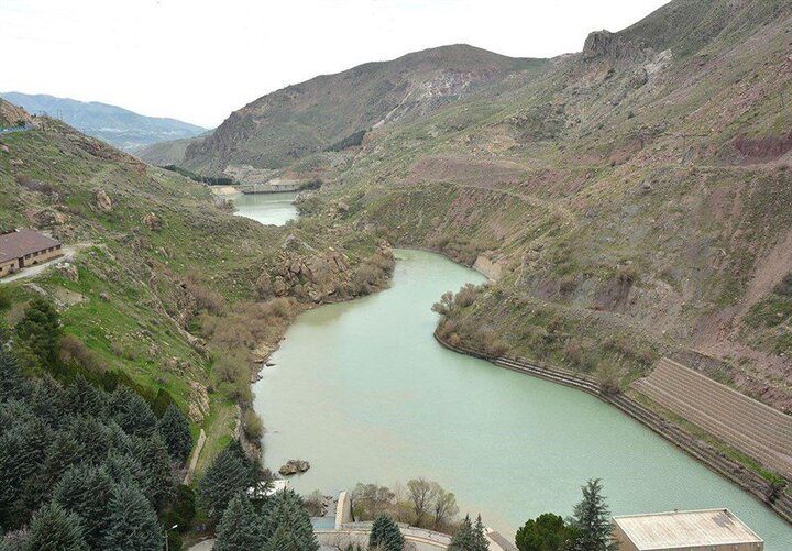 سدهای تهران چقدر آب دارند؟ / وضعیت نگران‌کننده ذخایر آب پایتخت + جدول