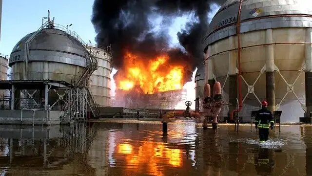 ترامپ و اسرائیل اقتصاد ایران را هدف گرفتند / انفجار پتروشیمی ماهشهر ضربه‌ای مستقیم به معیشت مردم