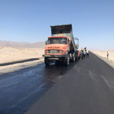 پیشرفت ۴۰ درصدی عملیات بهسازی و روکش آسفالت محور شمش – انار در استان کرمان